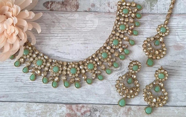 Antique Gold Kundan Stone Flexible Indian Necklace Set