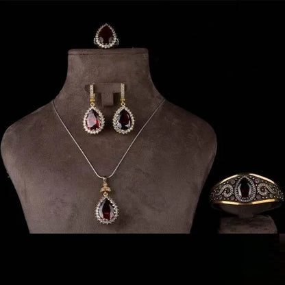 Hurrem Sultan Garnet Jewelry Set