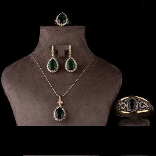 Hurrem Sultan Emerald Jewelry Set