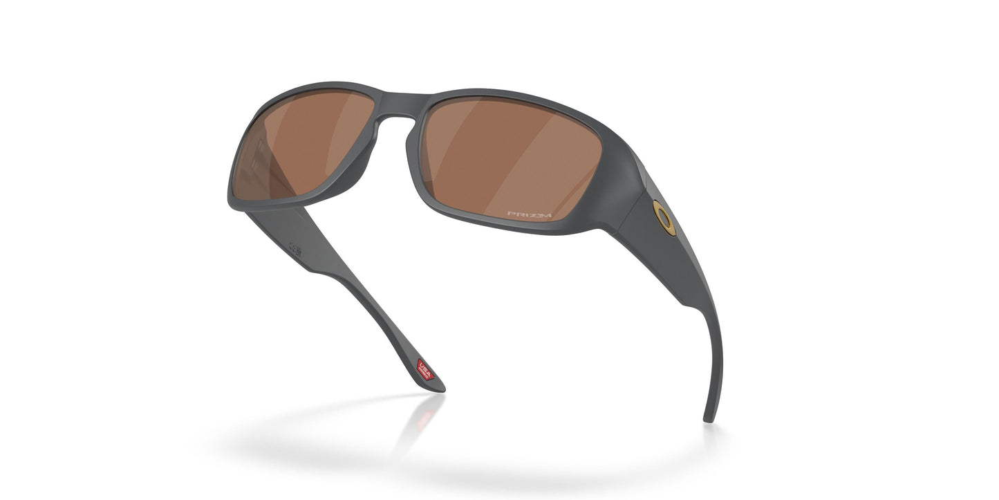Oakley Tourniquet 9521 Sunglasses