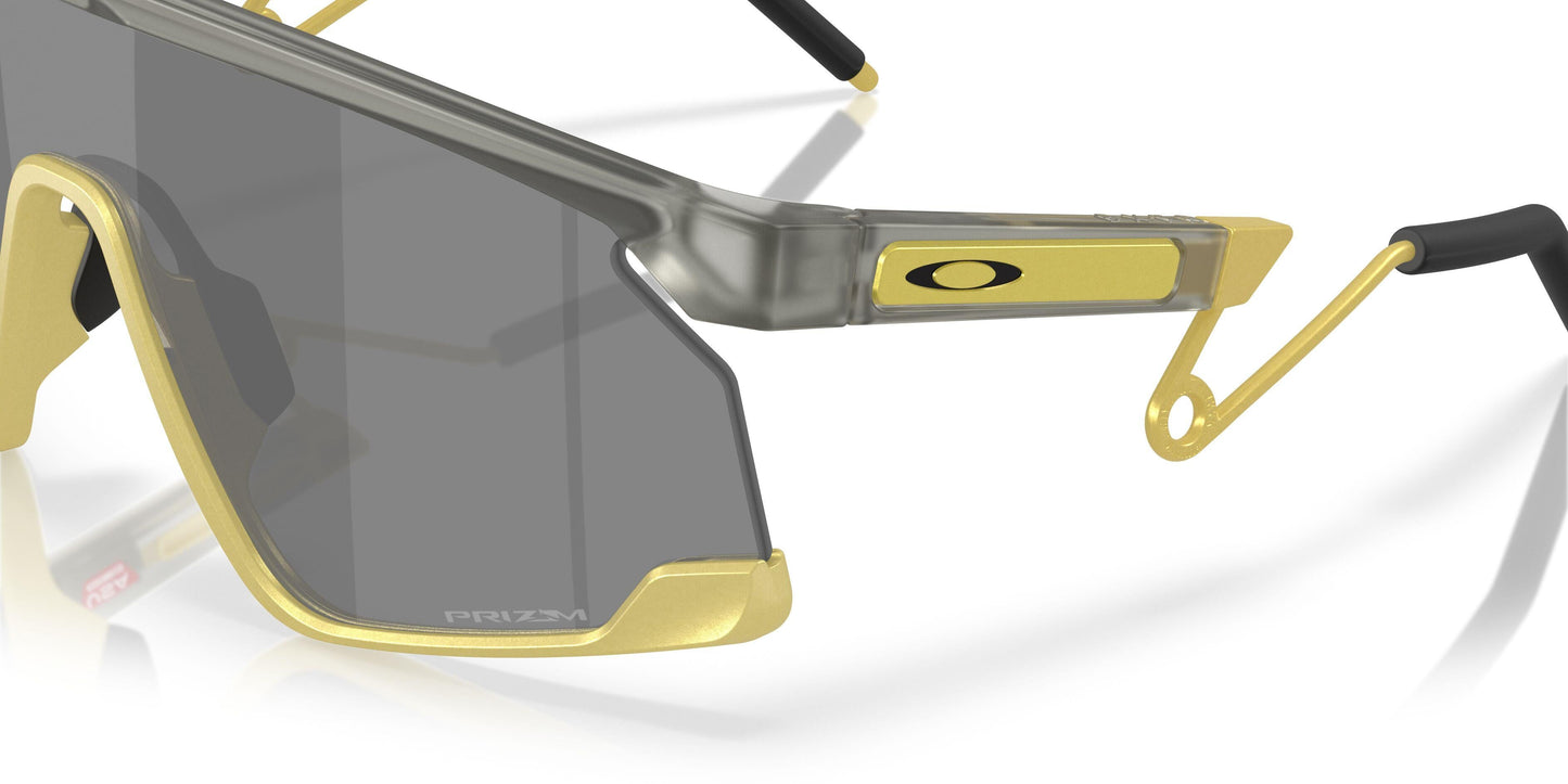 Oakley Bxtr Metal 9237 Sunglasses