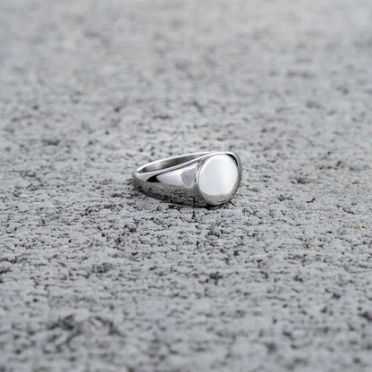 ROUND SIGNET RING