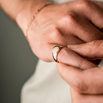 ROUND SIGNET RING
